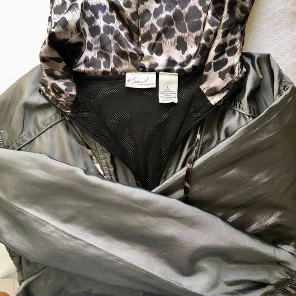 Kim Rogers Jackets & Blazers - Silvery coat with glam animal print hood! 🐆 SALE!